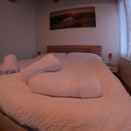 Fine&Pine Center Apartment Matten bei Interlaken Exteriör bild